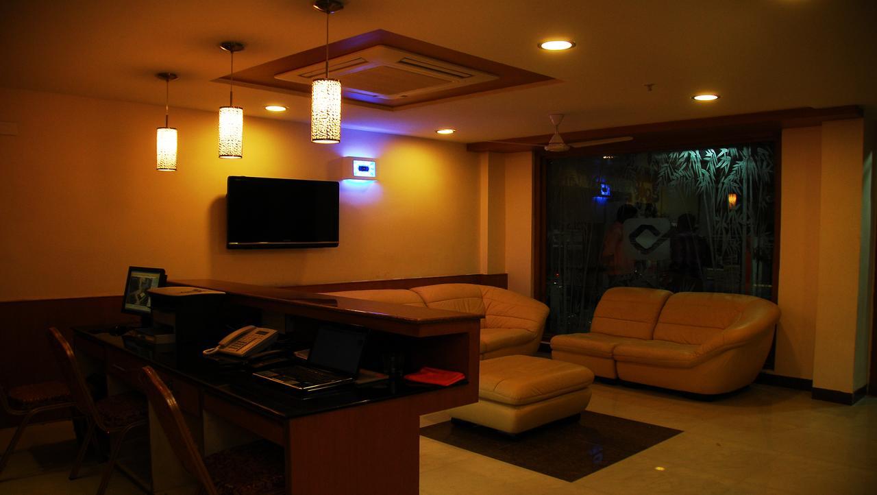 Budget Hotel Khammam Bagian luar foto