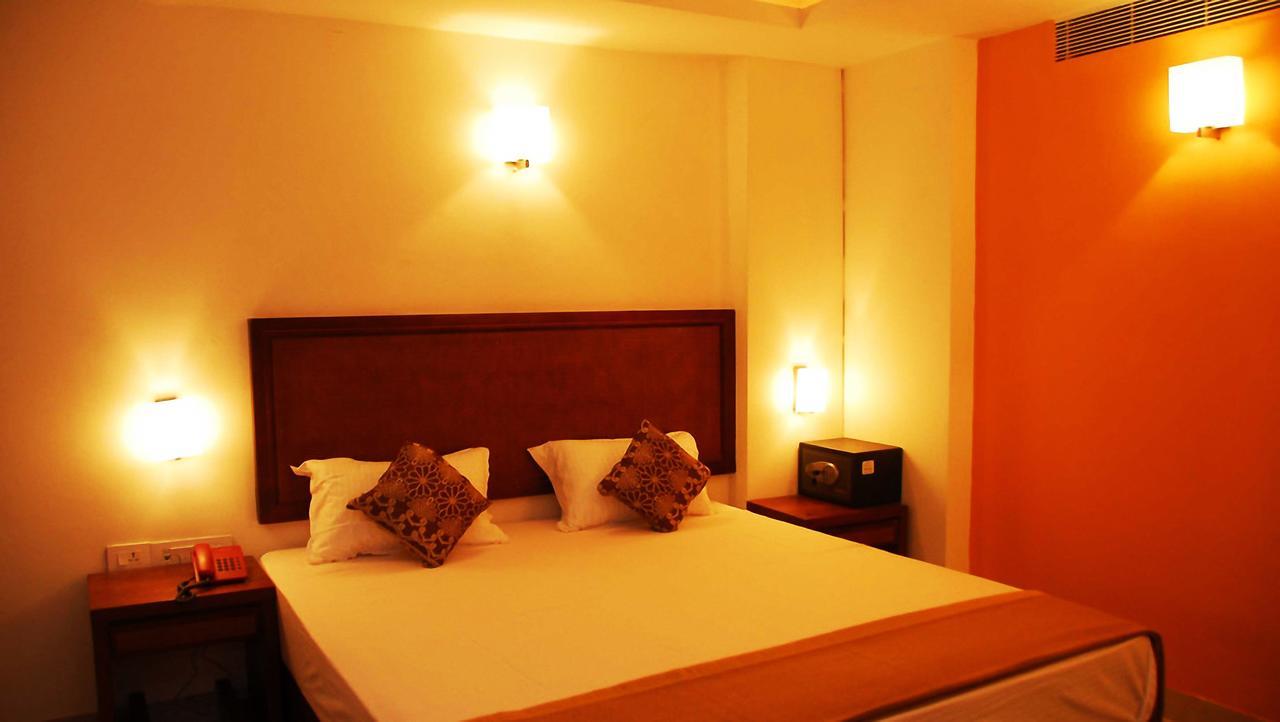 Budget Hotel Khammam Bagian luar foto