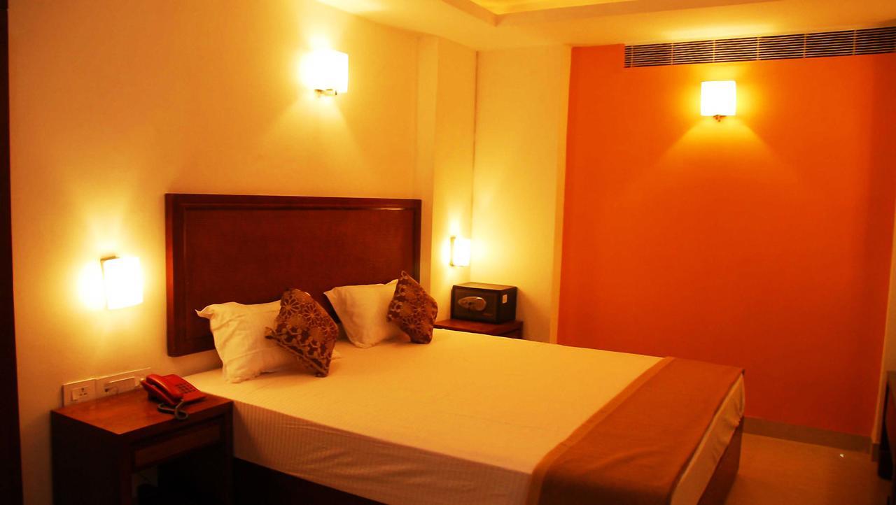 Budget Hotel Khammam Bagian luar foto