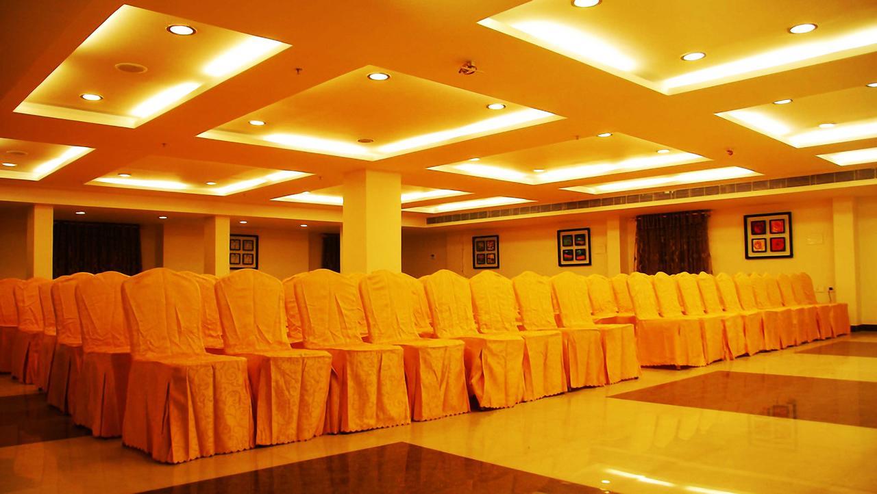 Budget Hotel Khammam Bagian luar foto