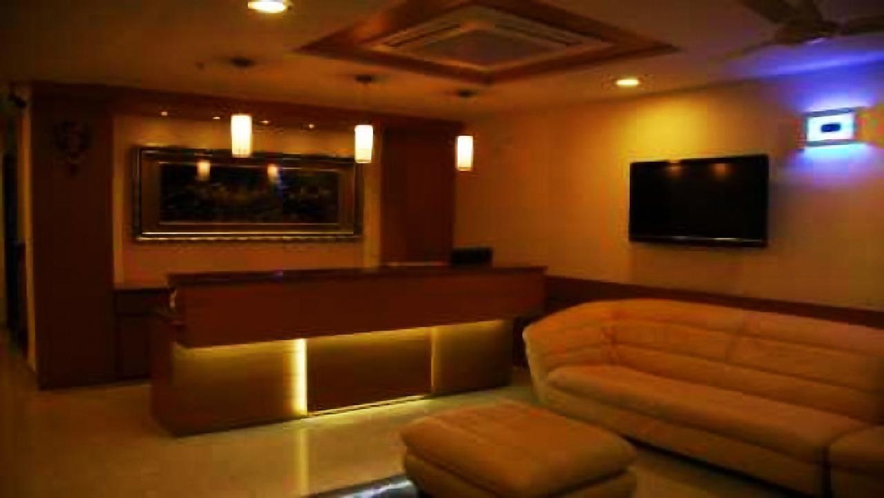 Budget Hotel Khammam Bagian luar foto