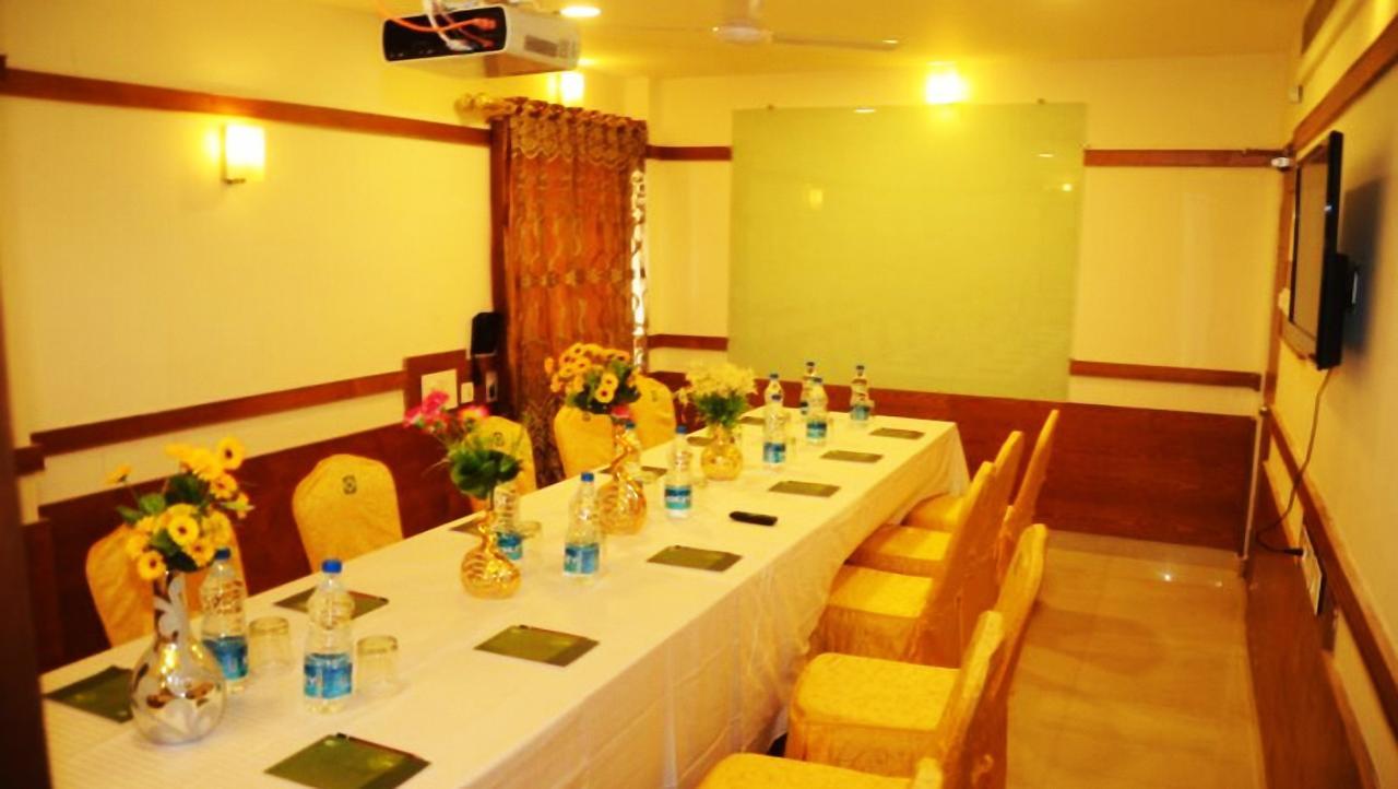 Budget Hotel Khammam Bagian luar foto