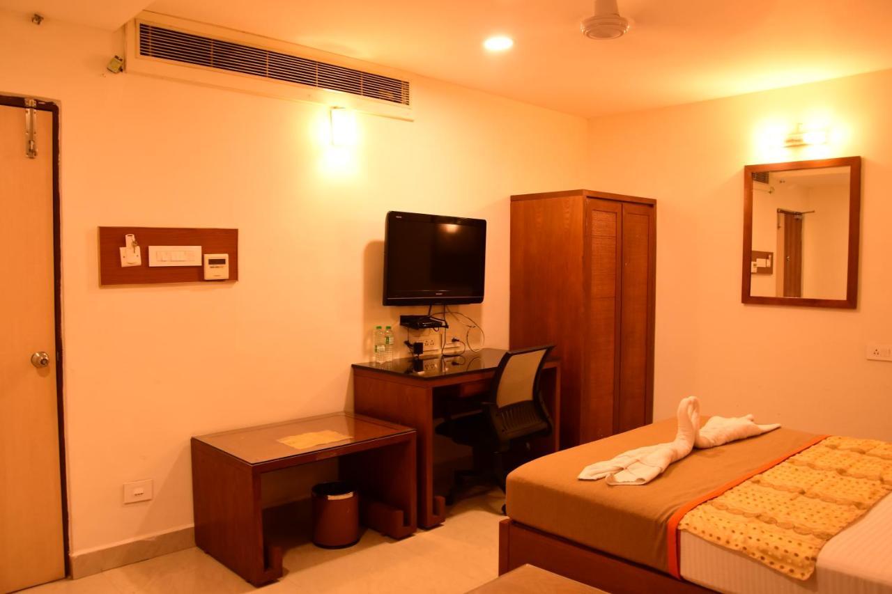 Budget Hotel Khammam Bagian luar foto