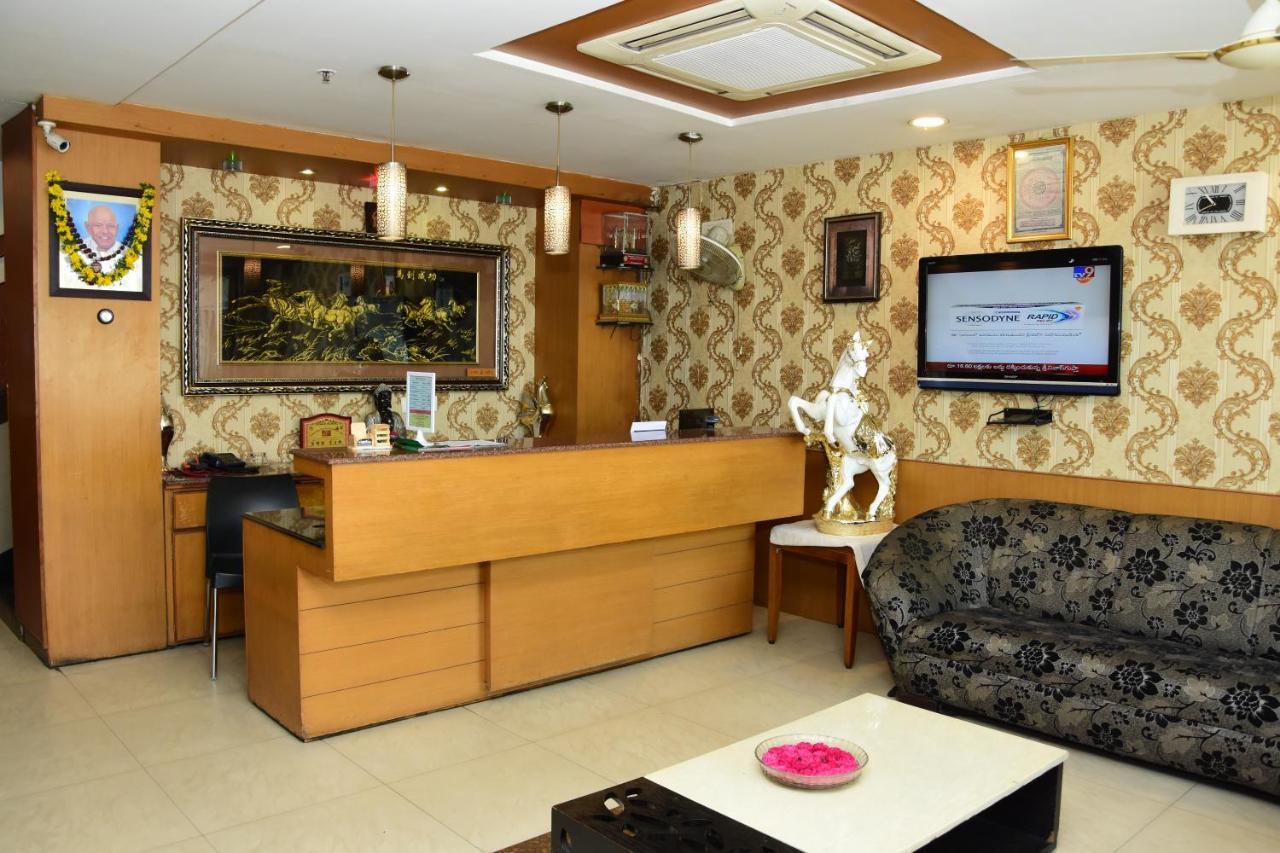 Budget Hotel Khammam Bagian luar foto